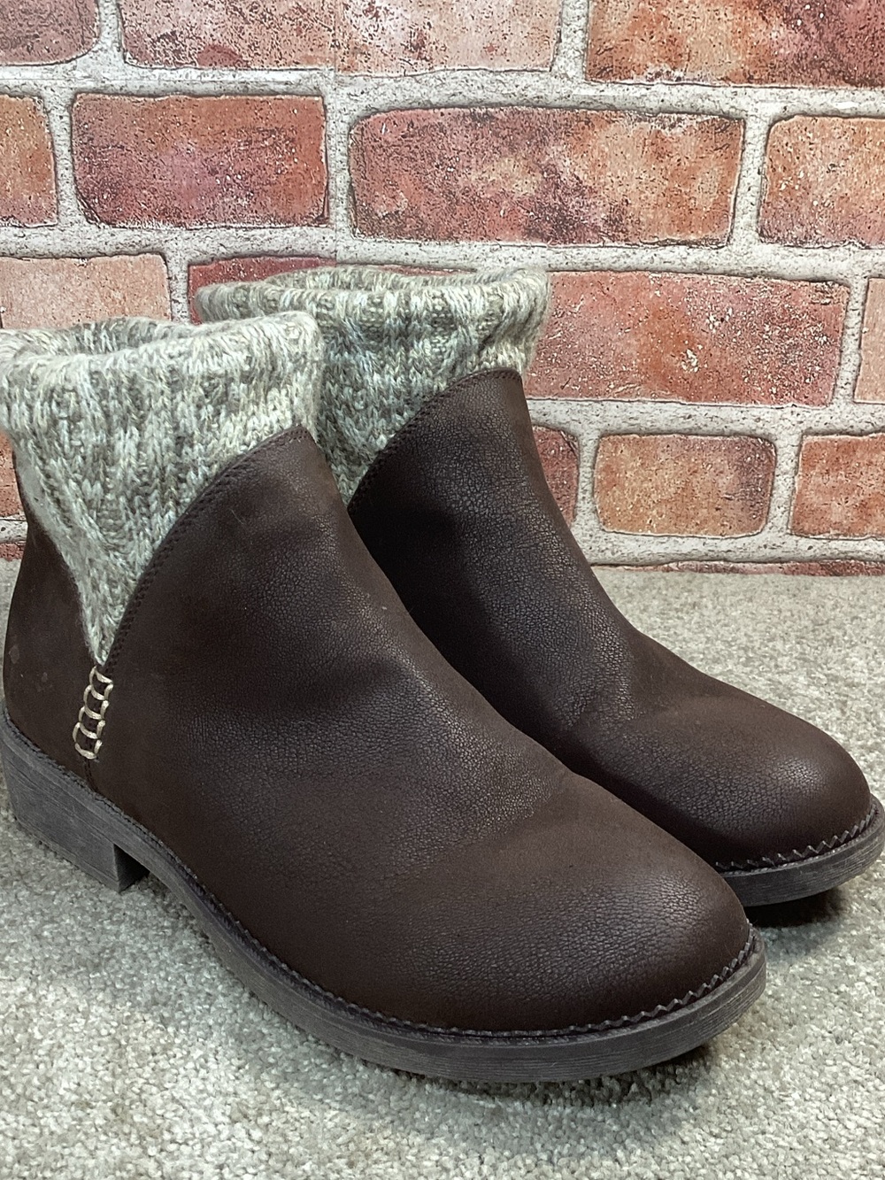 Skechers Elm womens brown ankle boots size 8.5